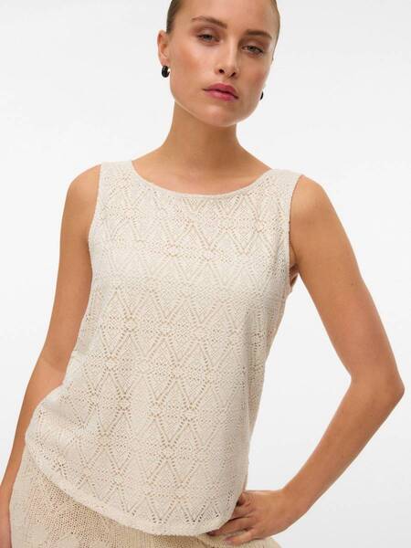 Vero Moda Mayet Sleeveless Top in beige knit fabric with geometric pattern, ideal for stylish summer outfits