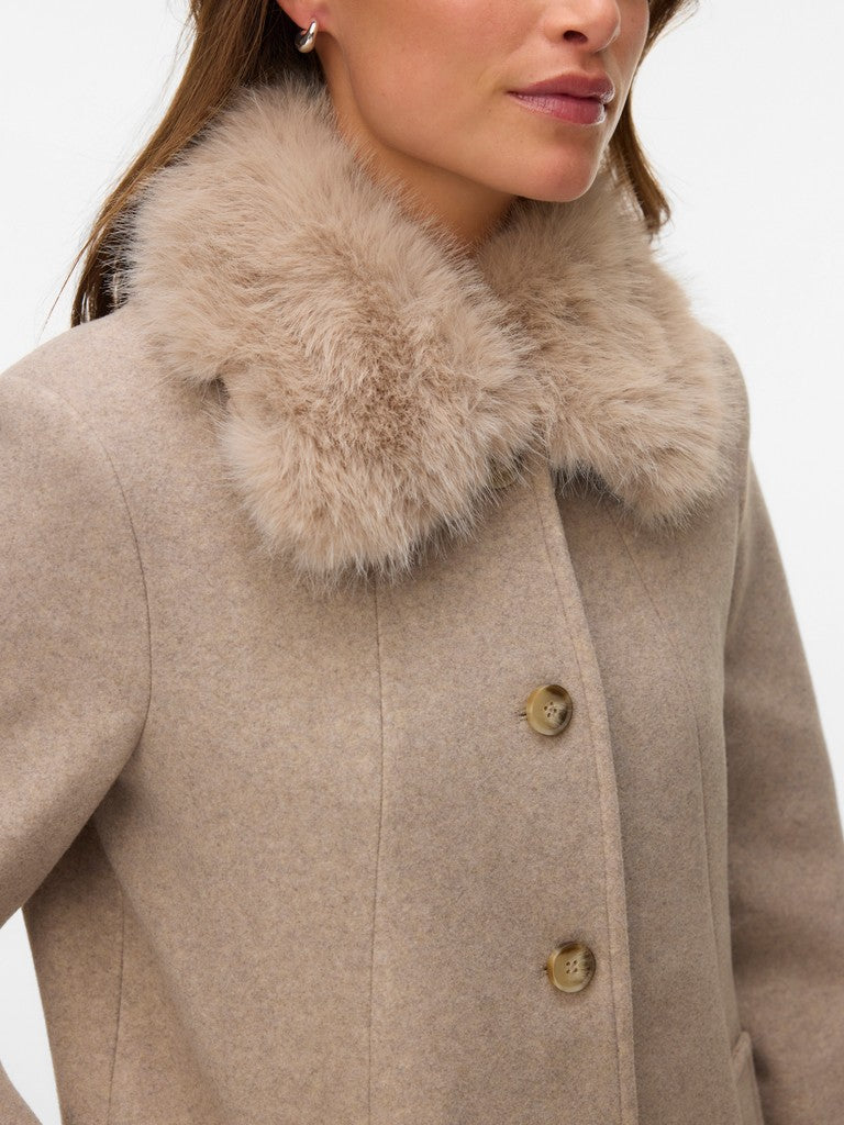 Beige tailored coat with a plush fur collar and button fastening