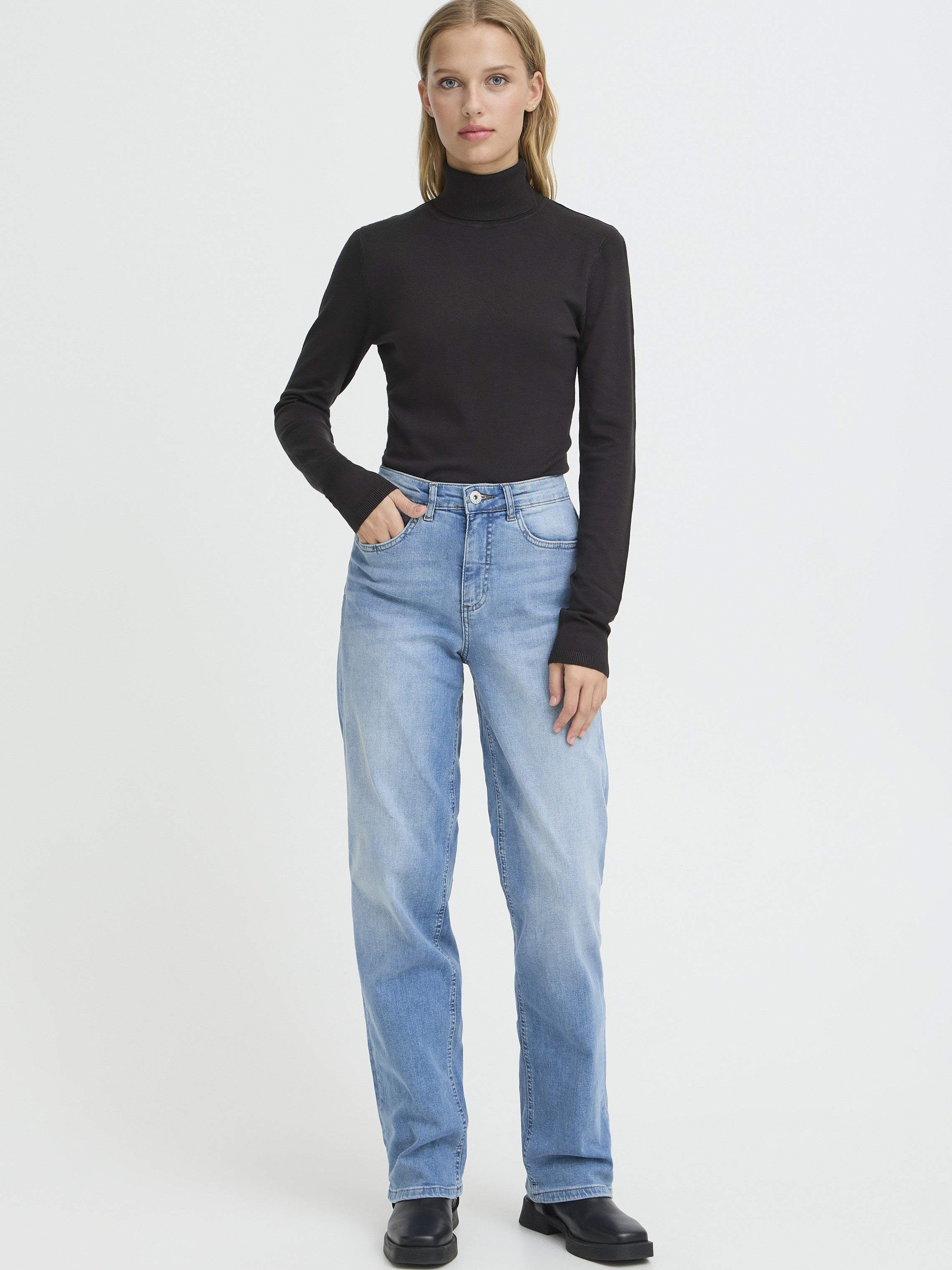 Ichi Mafa Turtleneck Sweater in black styled with light blue denim jeans and black boots, casual sweater top from Ichi.