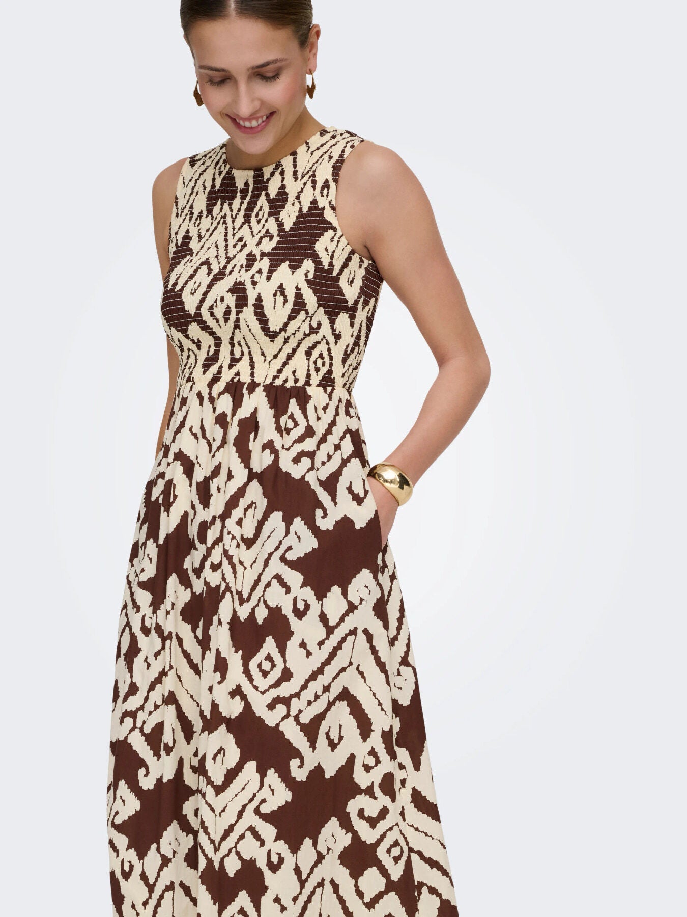 Jacqueline De Yong Diego Smocked Midi Dress in brown and cream with sleeveless design and side pockets by Jacqueline De Yong
