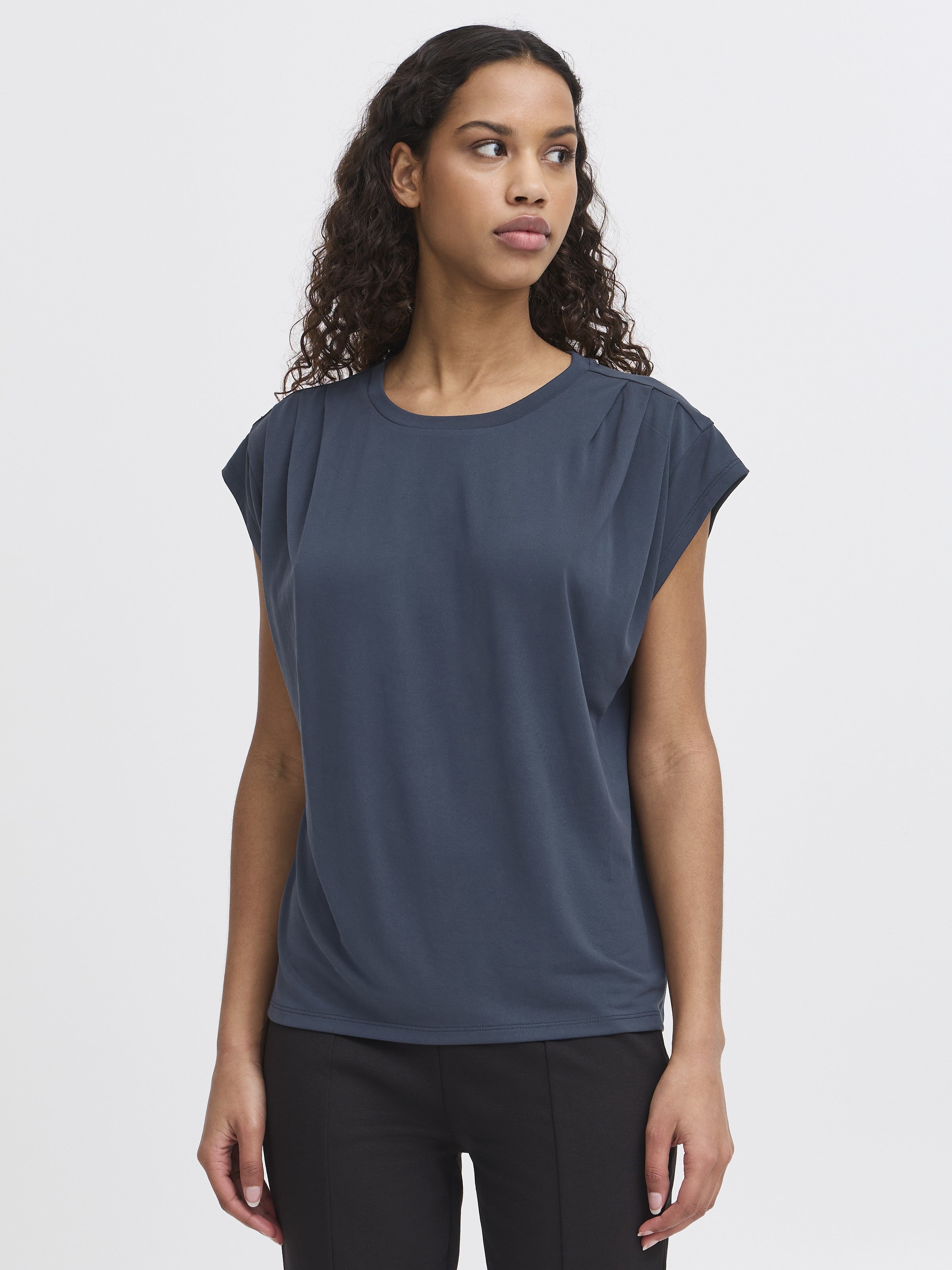 Ichi Lisken Top in navy blue by Ichi, a stylish sleeveless top with subtle pleats and a relaxed fit.