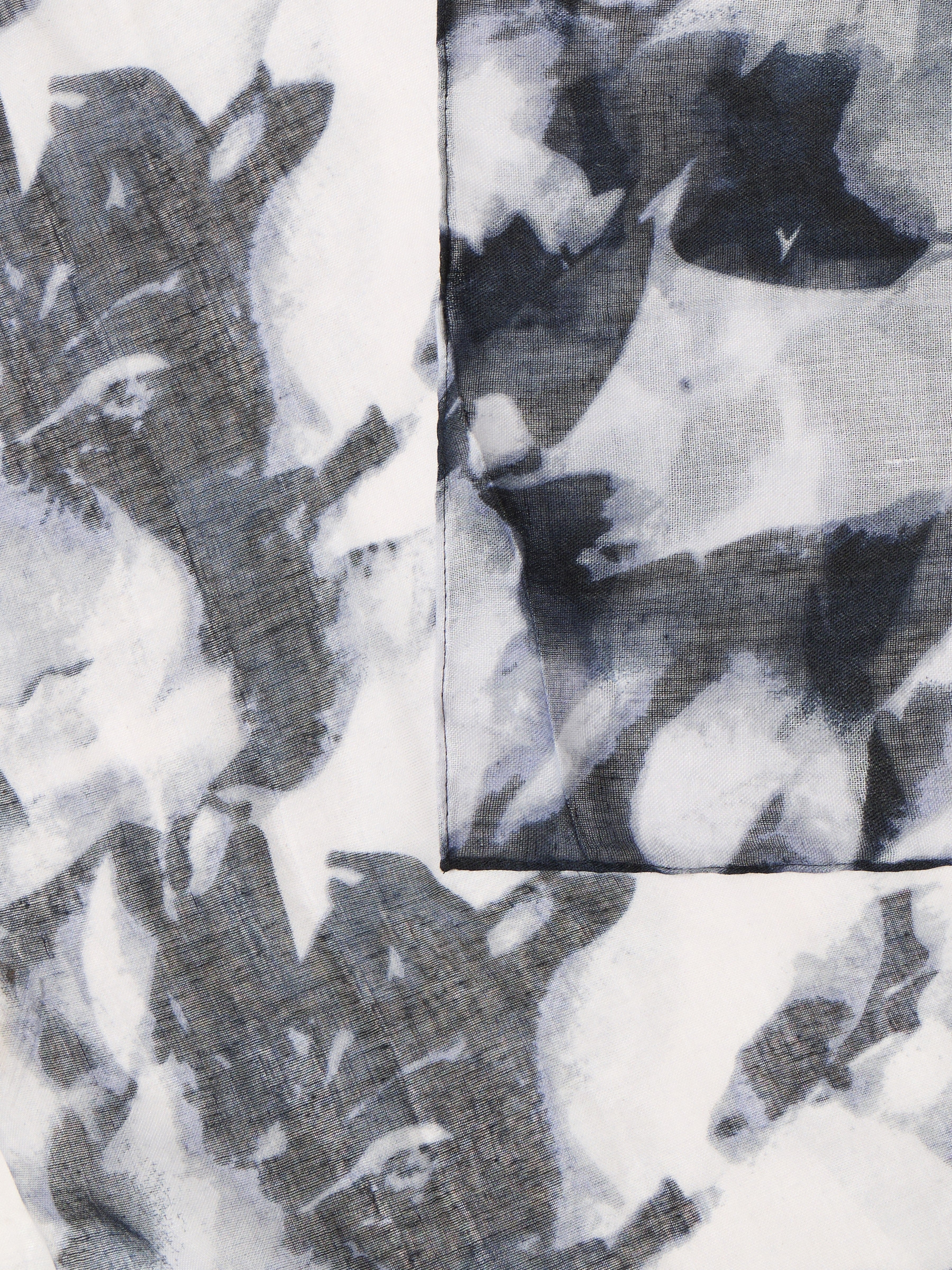 Ichi Anita Floral Scarf in black and white with abstract floral pattern, lightweight accessory by Ichi.