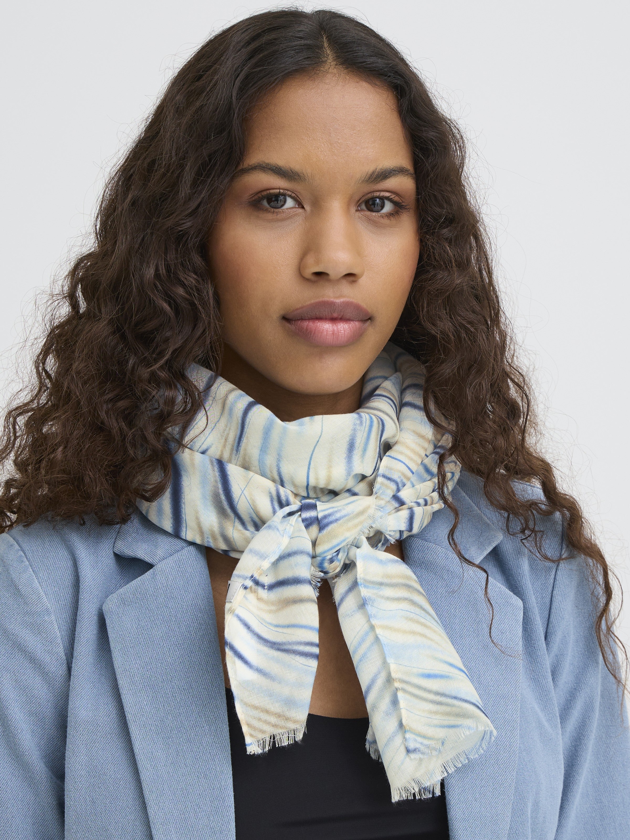 Ichi Anja Scarf in soft blue and cream stripes styled with a blue blazer, an Ichi accessory for outerwear fashion.