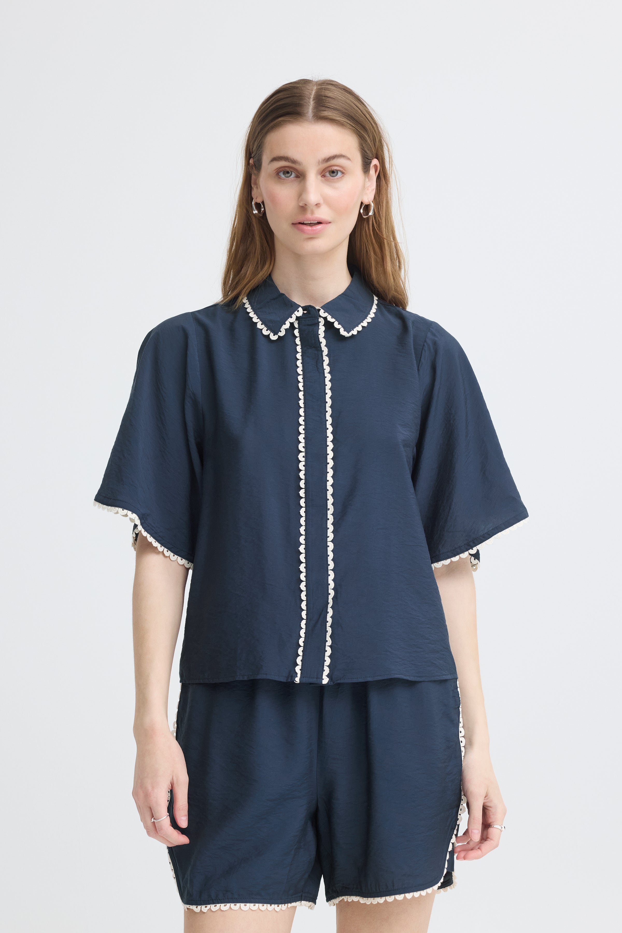 Ichi Leni Ladder Short Sleeve Shirt in navy with white trim, styled with matching shorts by Ichi.