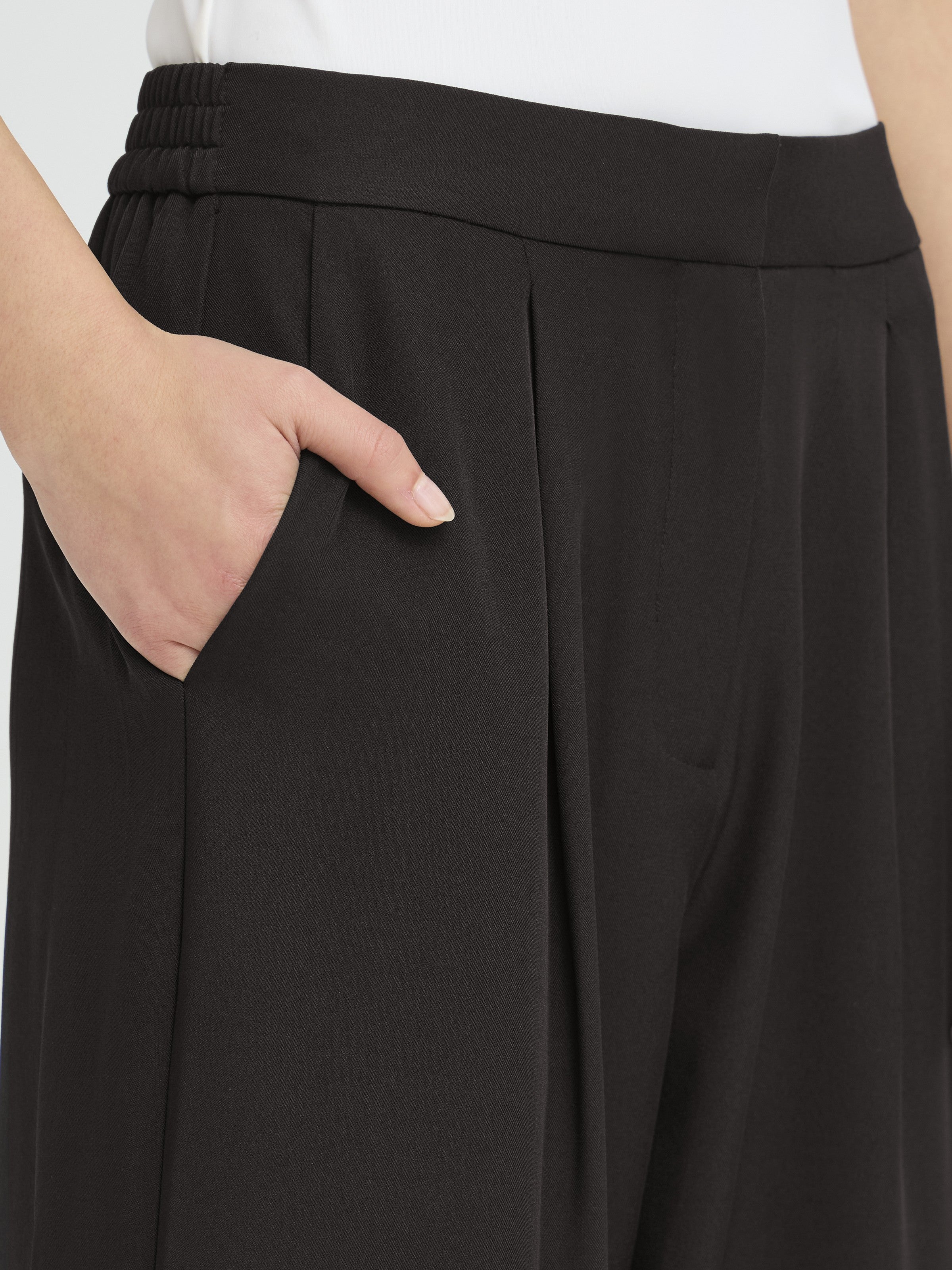 The Ichi Fava Barrel Pant