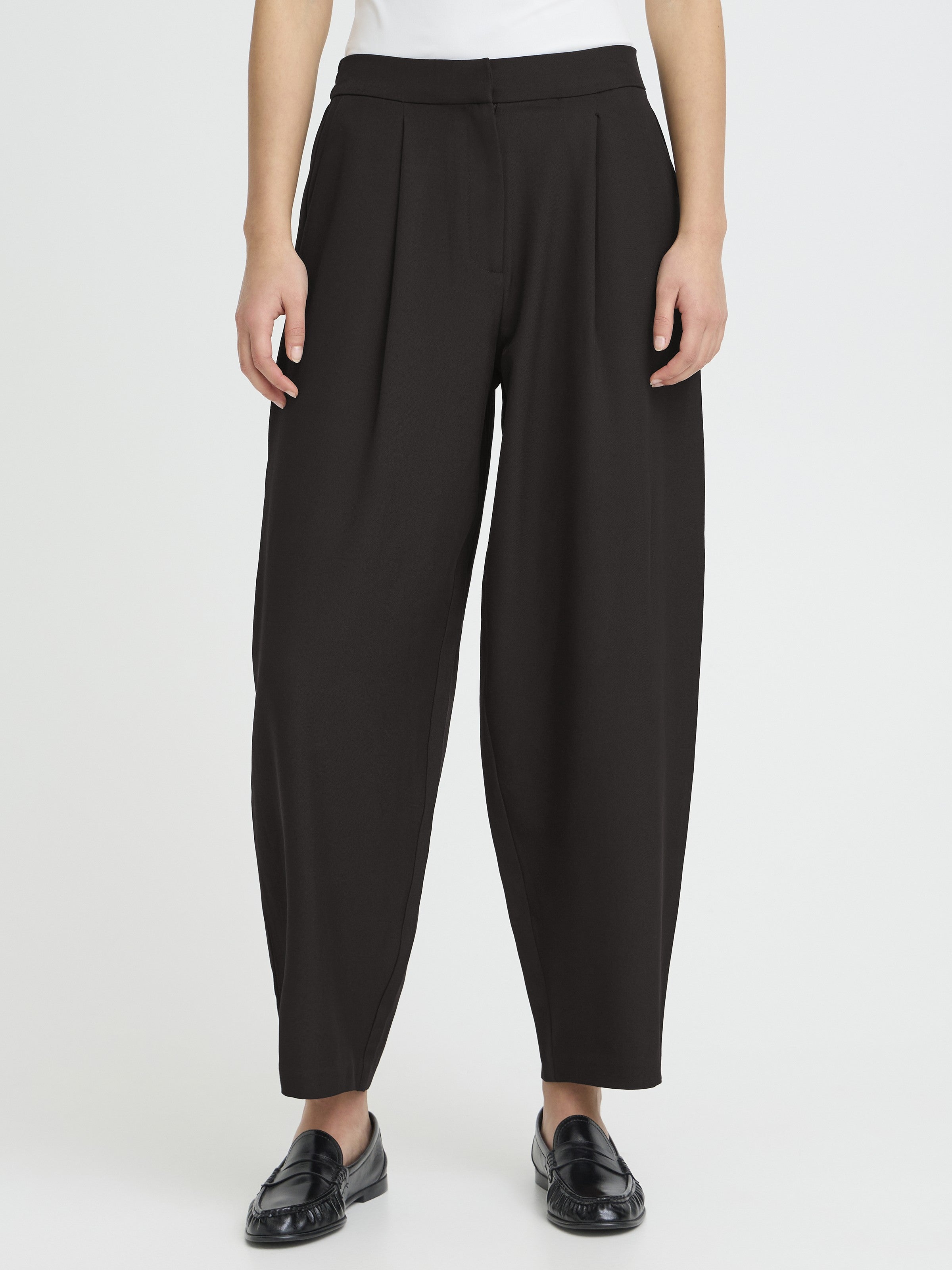The Ichi Fava Barrel Pant