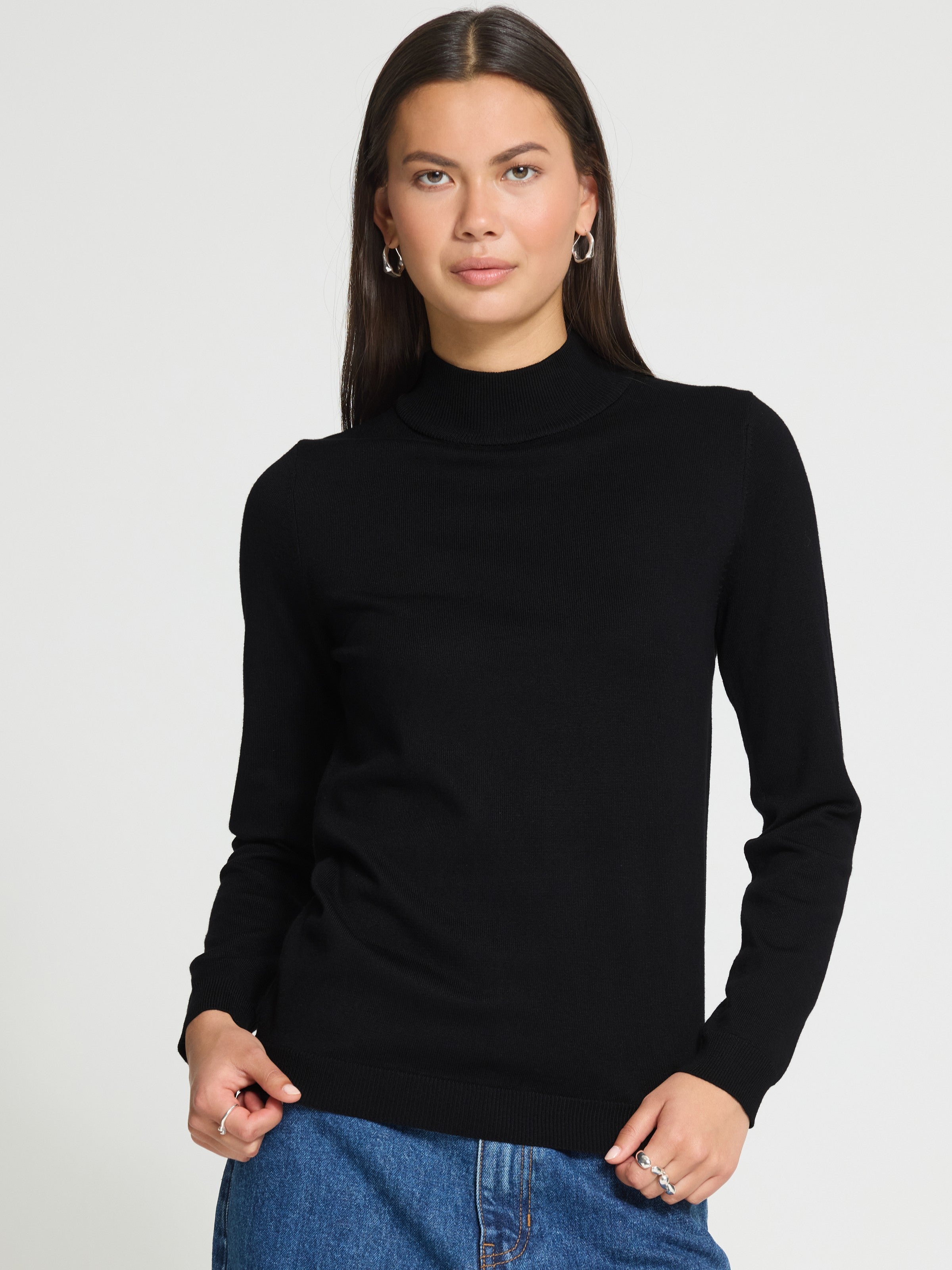 Ichi Luis Classic Turtleneck Sweater