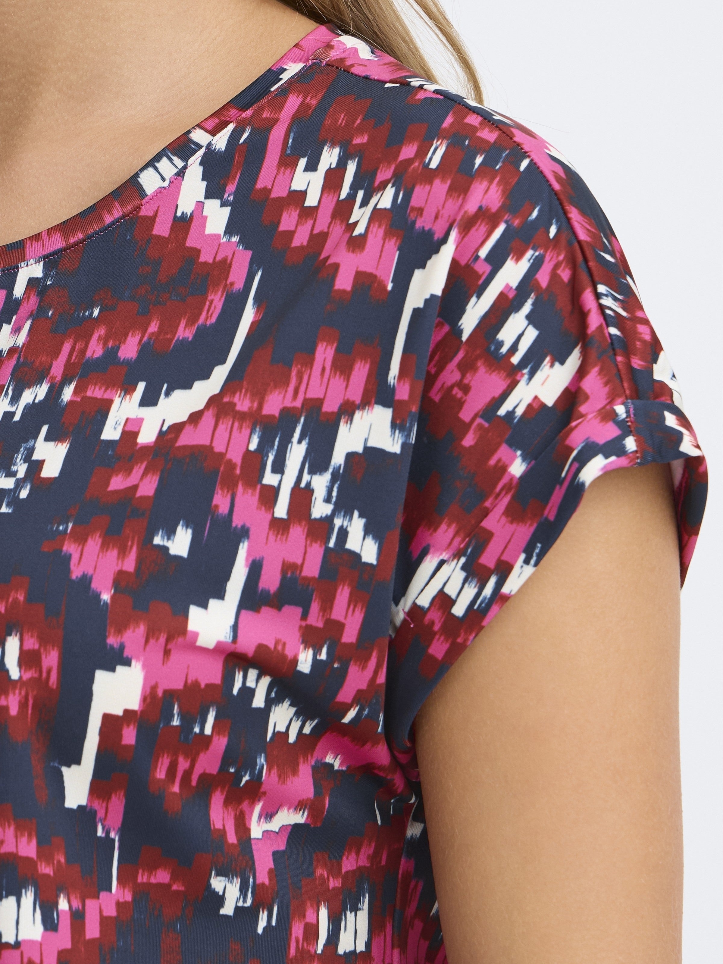 Fransa Seen Short Sleeve Crew Neck Top in abstract berry, navy, and white patterned fabric detail on sleeve and neckline