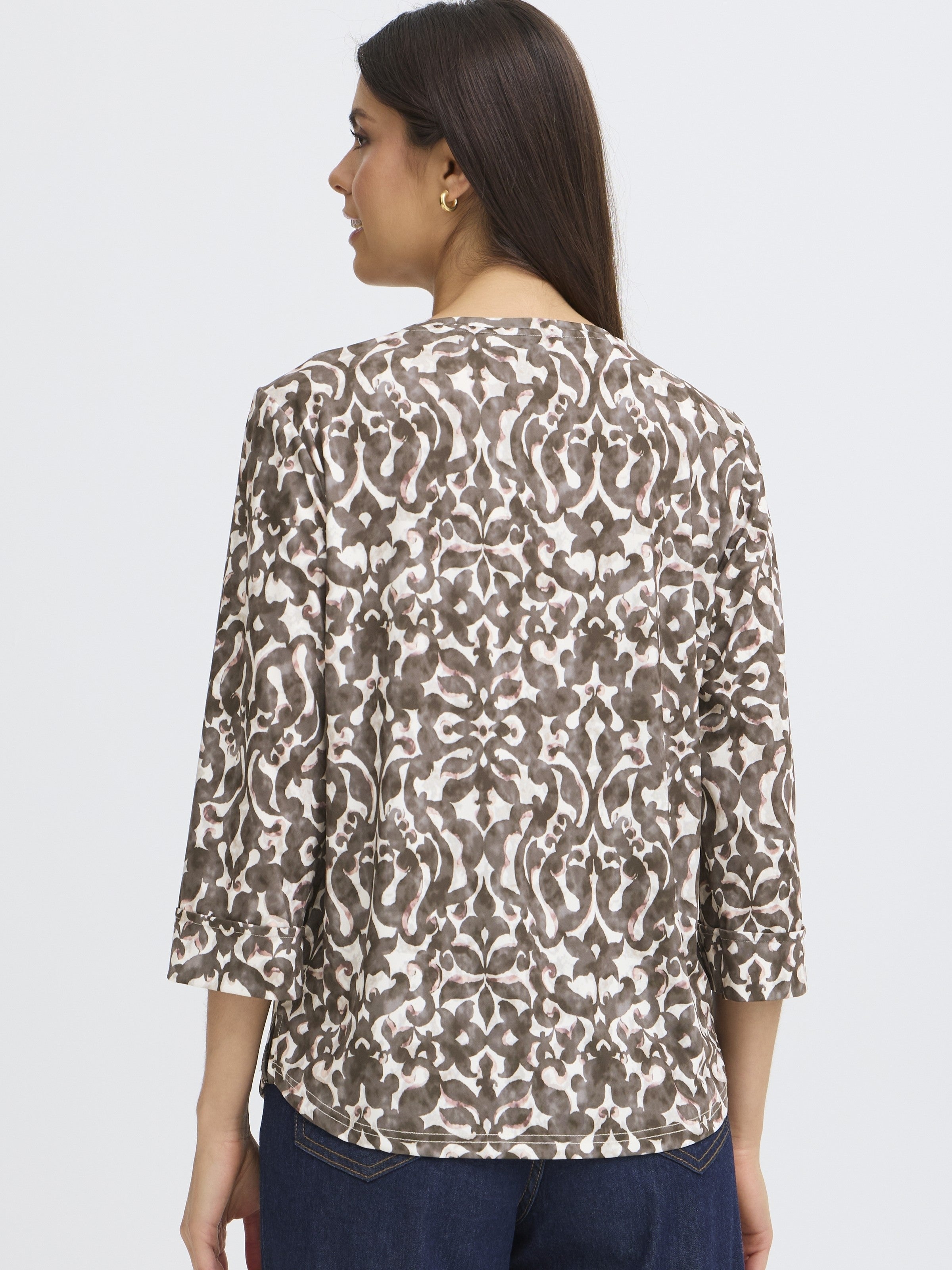 Fransa Seen Three-Quarter Sleeve Cuff Top in earthy abstract pattern, paired with dark denim blue pants