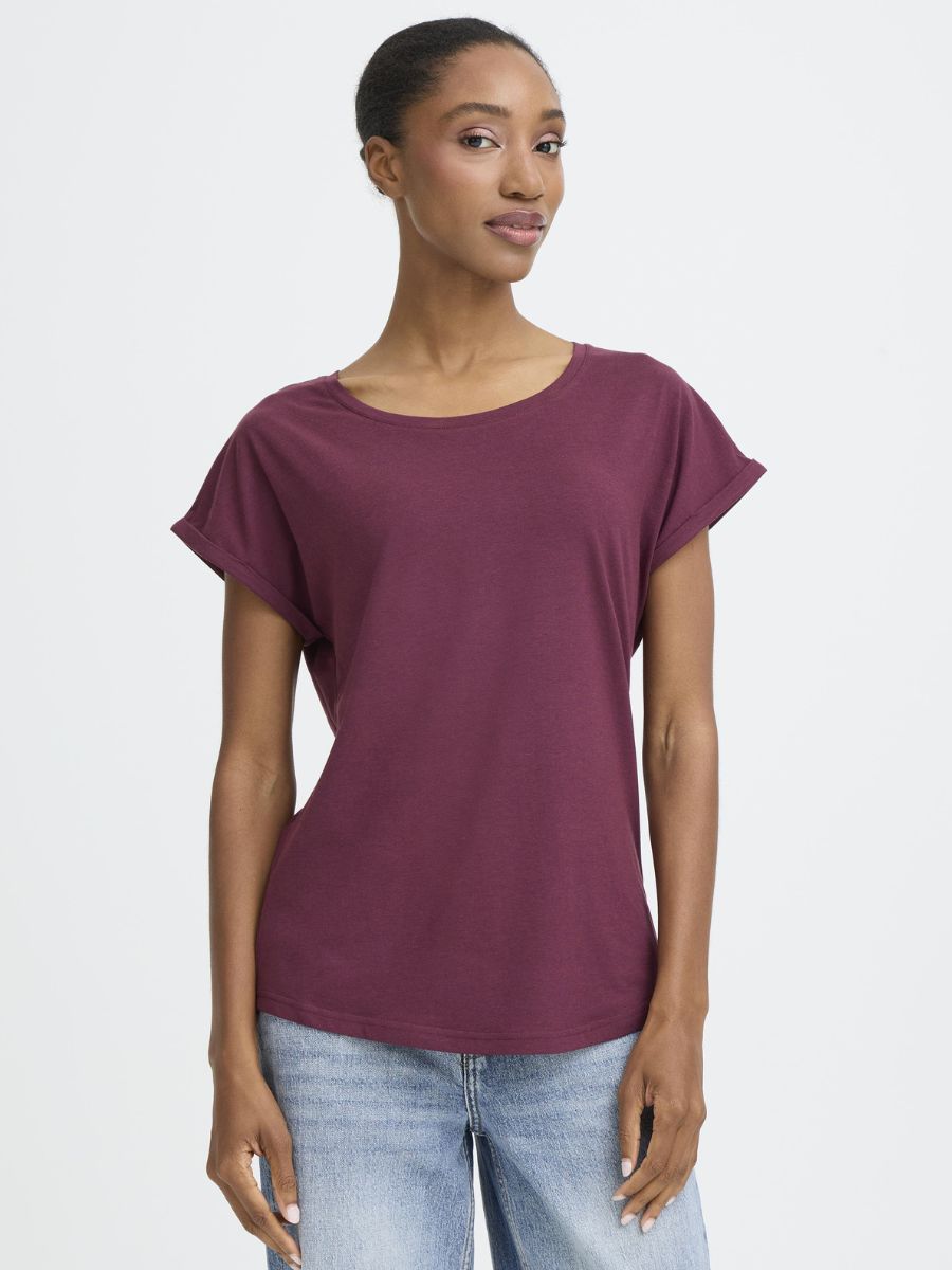 B. Young Pamila Basic T-Shirt in burgundy, soft fabric top from B. Young, styled with light denim jeans, casual look.