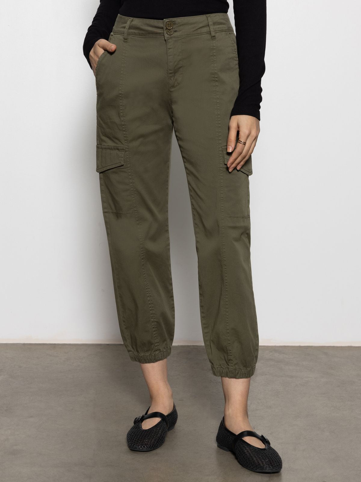 Olive green Sanctuary Rebel Cargo Elastic Cuff Hem Pants styled with black top and black flats by Sanctuary.