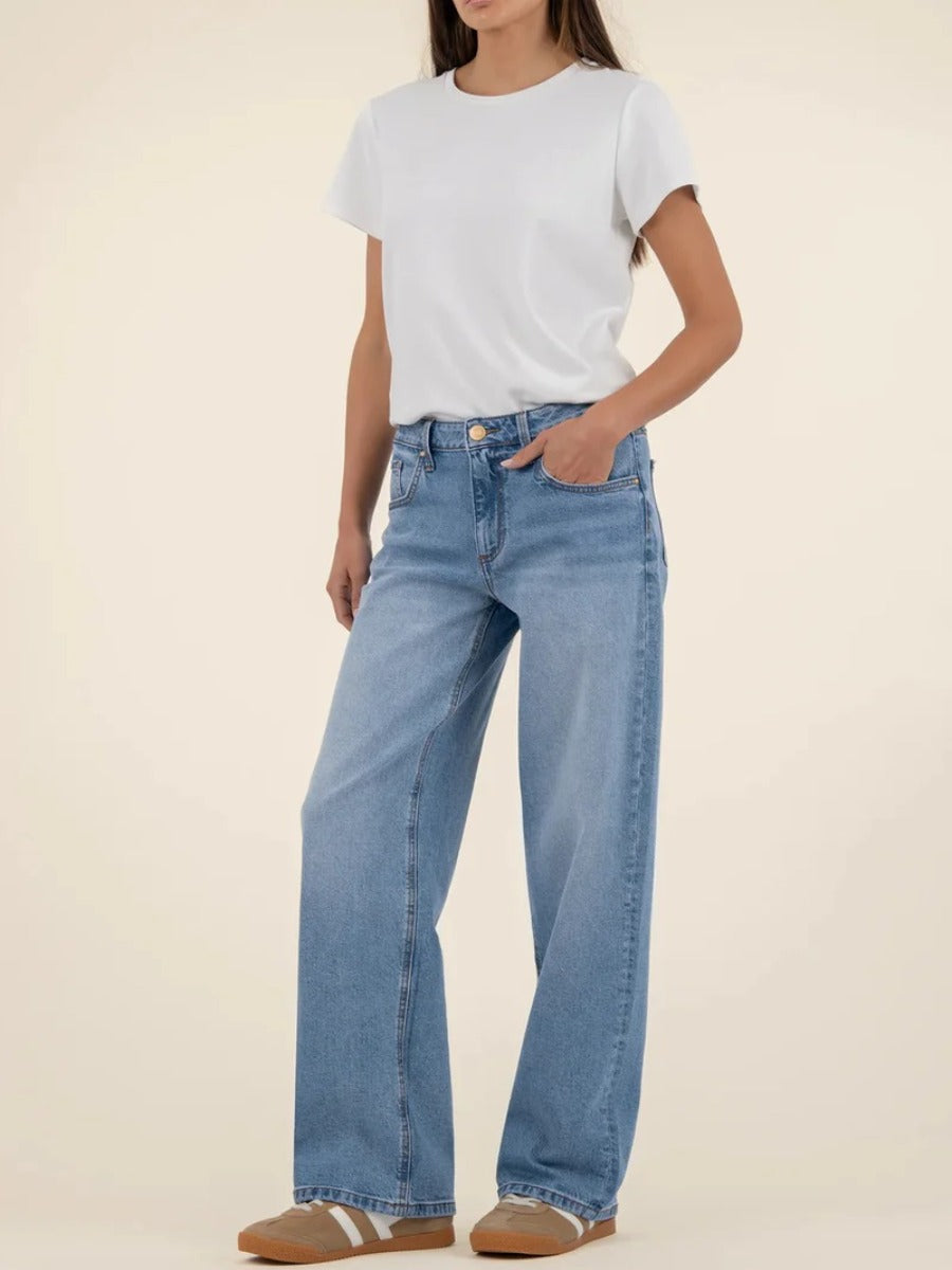Light blue denim Kut from the Kloth Selena Baggy 31” Straight Leg Jeans styled with a white short sleeve top and casual shoes
