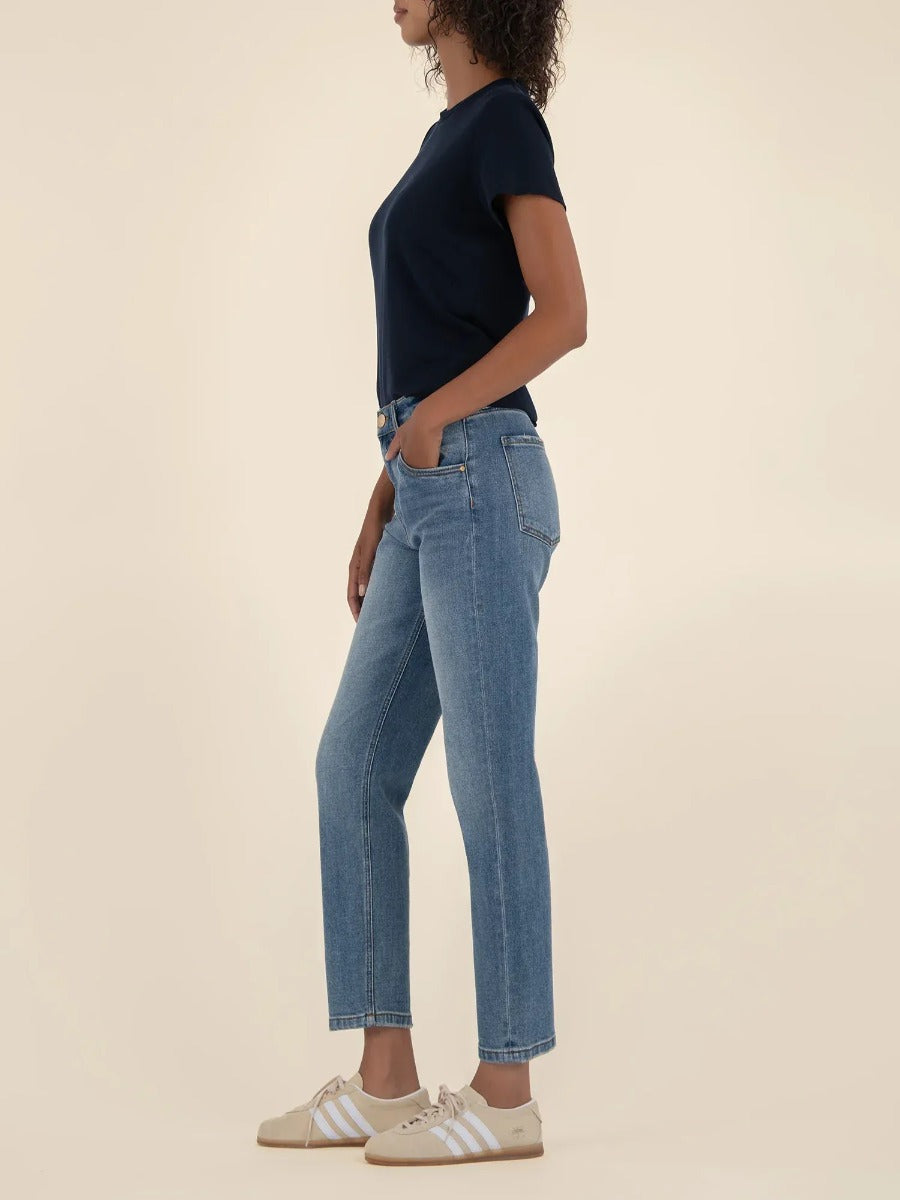 Light wash denim Kut from the Kloth Kit High Rise Straight Leg Jeans styled with a navy top and casual sneakers.