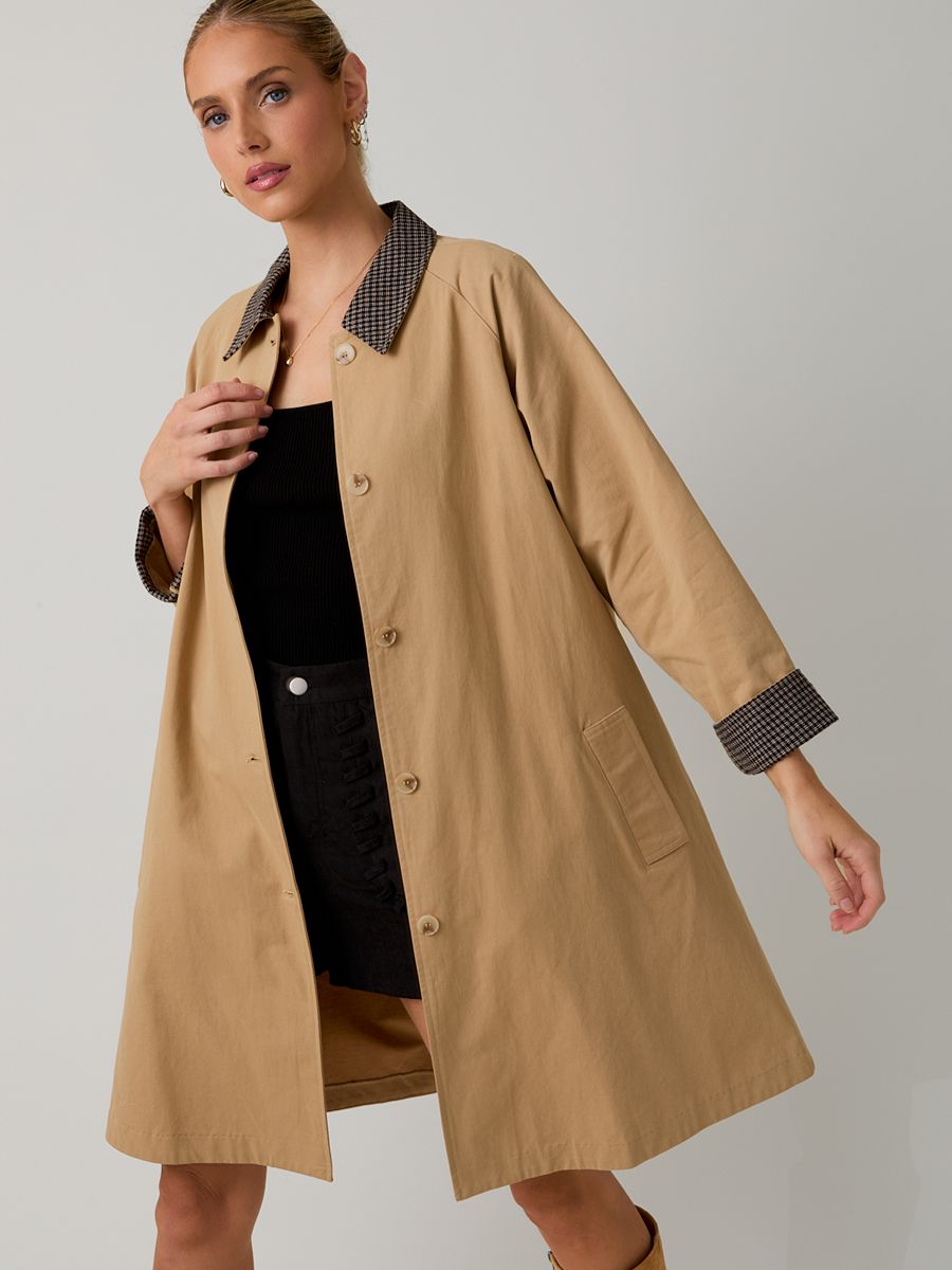 Gilli Check Me Trenchcoat in tan with checkered collar and cuffs, styled as lightweight outerwear coat.