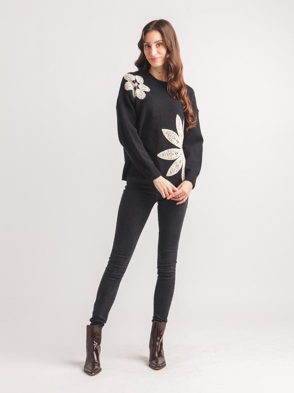 Papillon Single Daisy Crochet Crew Neck Sweater